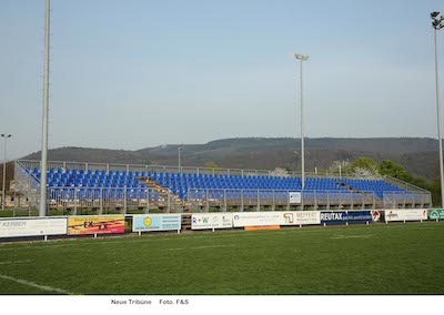 Die neue Tribüne auf dem RGH-Platz (Foto: F&S)